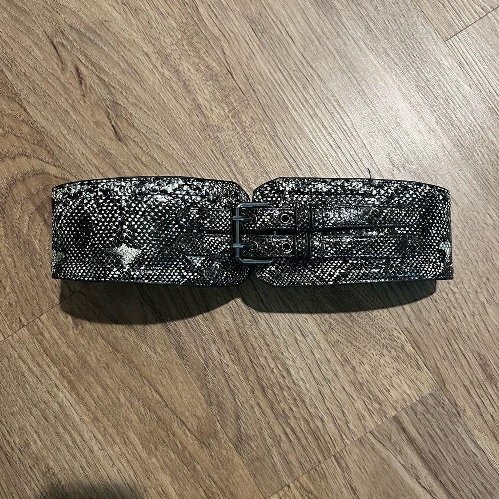Women's Snakeskin Print Square Buckle Belt